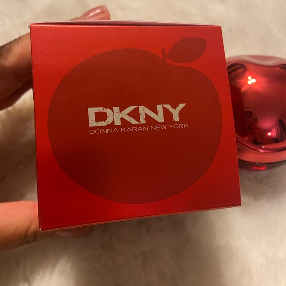DKNY Donna Karan New York red apple 1fl oz - Picture 2 of 5